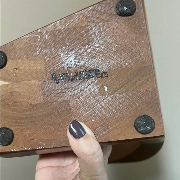 Vintage  Wooden Swan Sculpture with Natural Tones - Picture 13 of 15